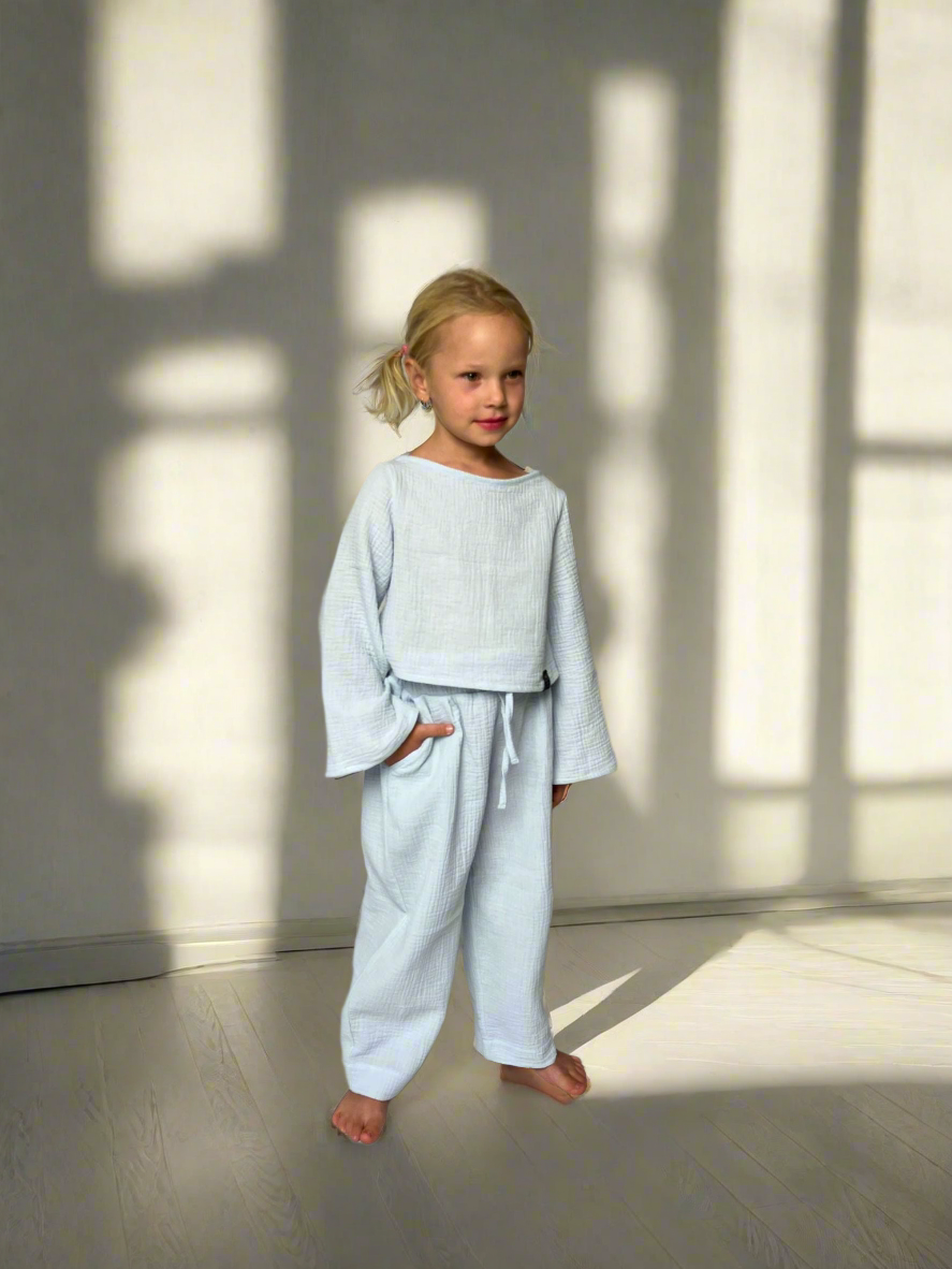 divci-top-měkký-prodyšný-mušelín-stylový-volný-široky-rukáv-Ideální-pro-každodenní-nošení-letní-večery-Lehkost-elegance-volnost-pro-teplé-dny-do-školy-hřiště-baby-blue