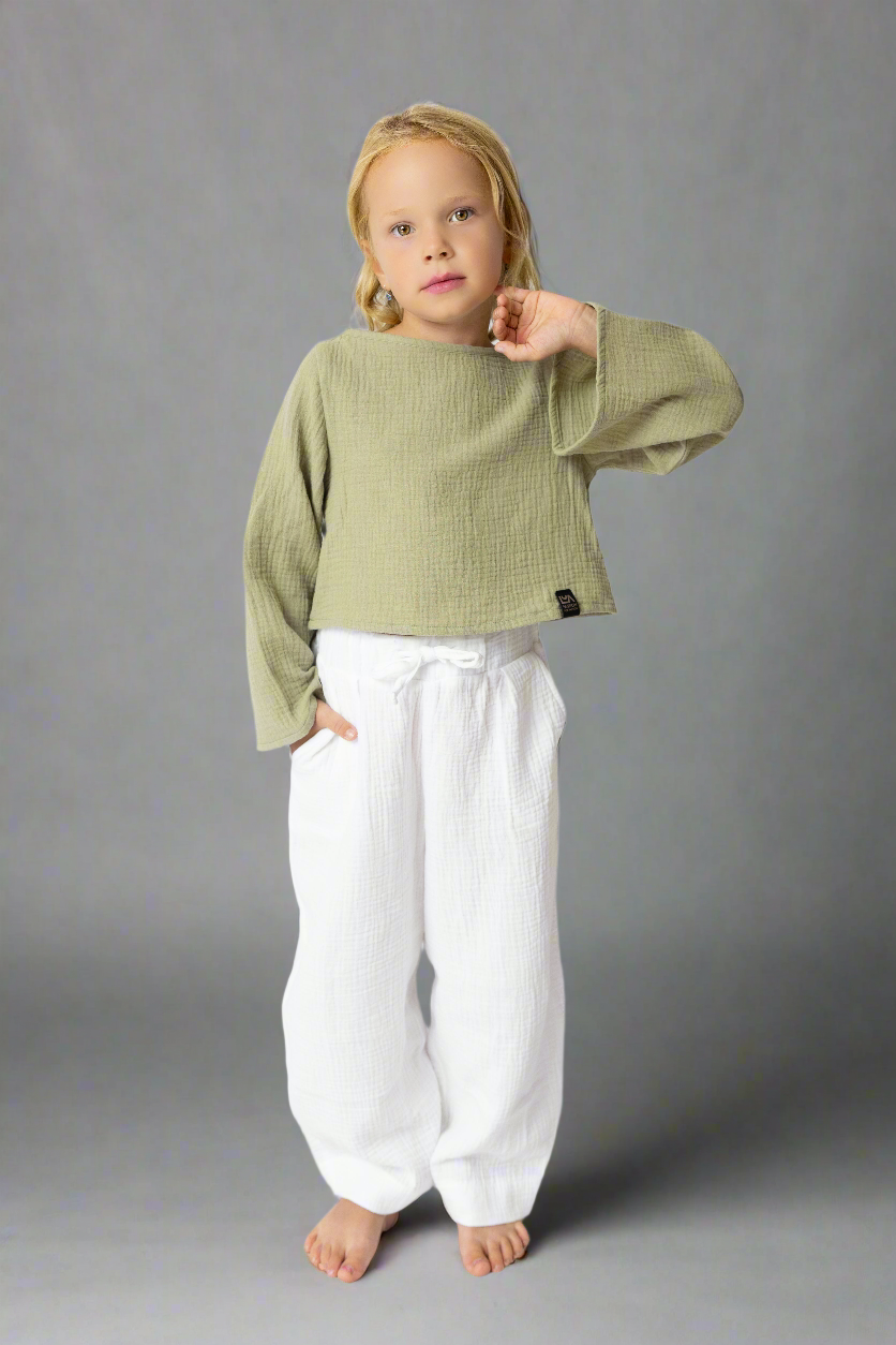 divci-top-měkký-prodyšný-mušelín-stylový-volný-široky-rukáv-Ideální-pro-každodenní-nošení-letní-večery-Lehkost-elegance-volnost-pro-teplé-dny-do-školy-hřiště-khaki